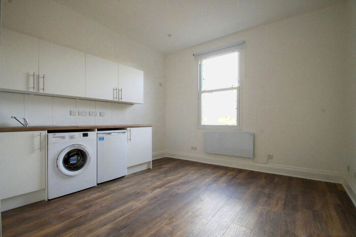 Flat To Rent In St Julians Farm, West Norwood, SE27