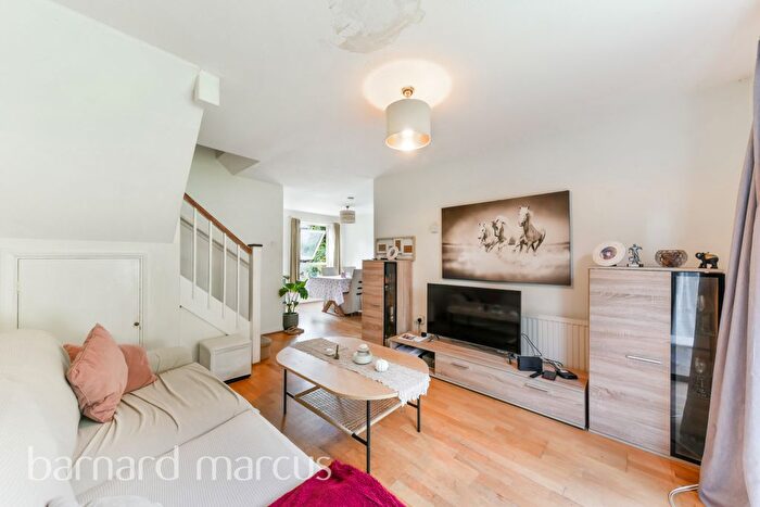 3 Bedroom Property To Rent In Oliver Close, Chiswick, London, W4