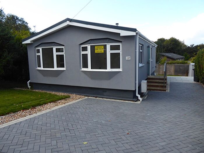 2 Bedroom Mobile/park Home For Sale In Surrey Hills Park, Box Hill, Dorking, KT20