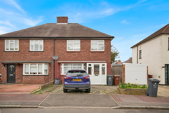 3 Bedroom Semi Detached House For Sale In Stanley Avenue, Dagenham, RM8
