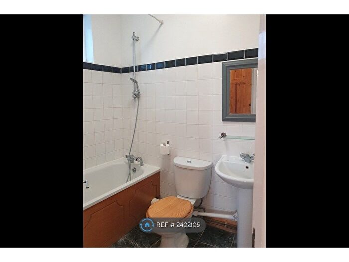 2 Bedroom Flat To Rent In Michael Road, London, E11