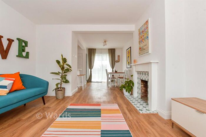 3 Bedroom End Of Terrace House For Sale In Orchard Avenue, Deal, Kent, CT14