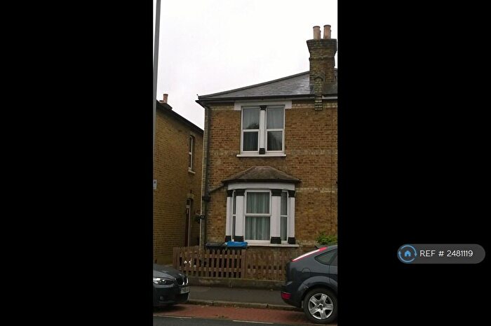 3 Bedroom Semi-Detached House To Rent In Villiers Road, Kingston Upon Thames, KT1