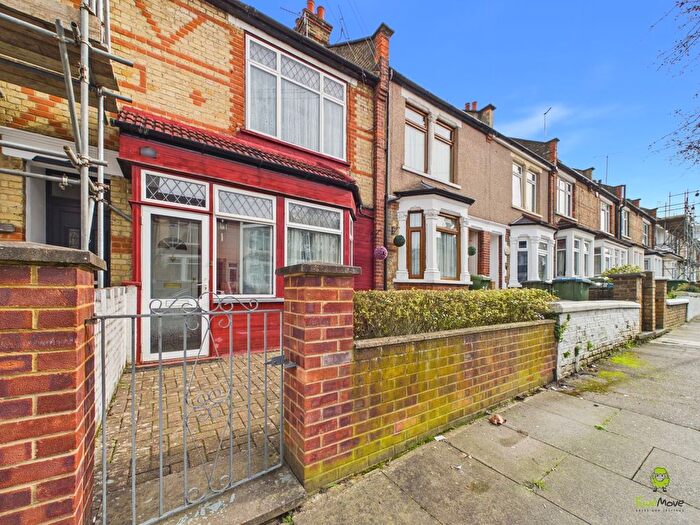 3 Bedroom Terraced House For Sale In Smithies Road, London, SE2