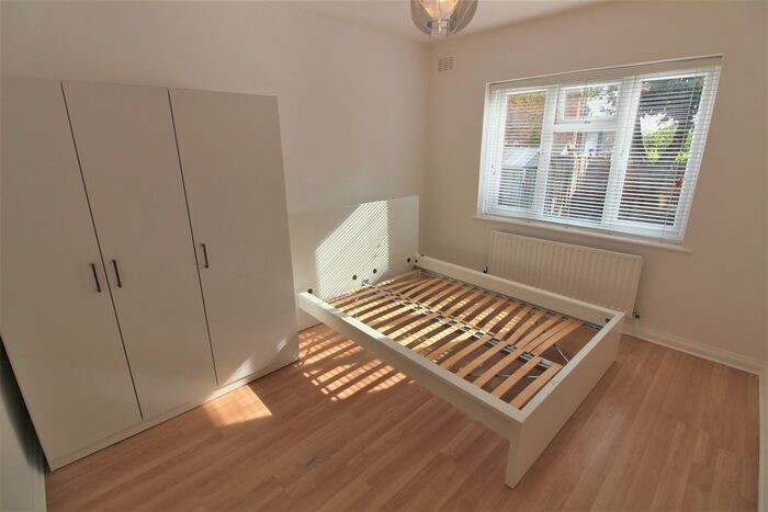 2 Bedroom Flat To Rent In York Way, London, N20