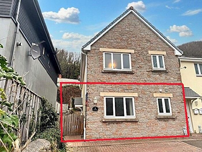 2 Bedroom Flat For Sale In Homefield Park, Portreath, Redruth, TR16