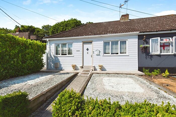 3 Bedroom Bungalow For Sale In Woodside Road, Hockley, Essex, SS5