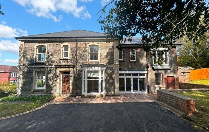 4 Bedroom Semi-Detached House To Rent In Lewis Road, Neath, SA11