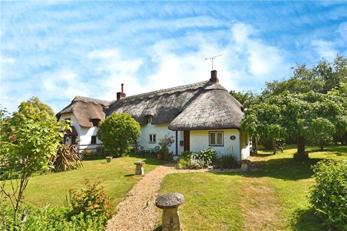 3 Bedroom Semi-Detached House For Sale In Sandy Lane, North Baddesley, Southampton, Hampshire, SO52