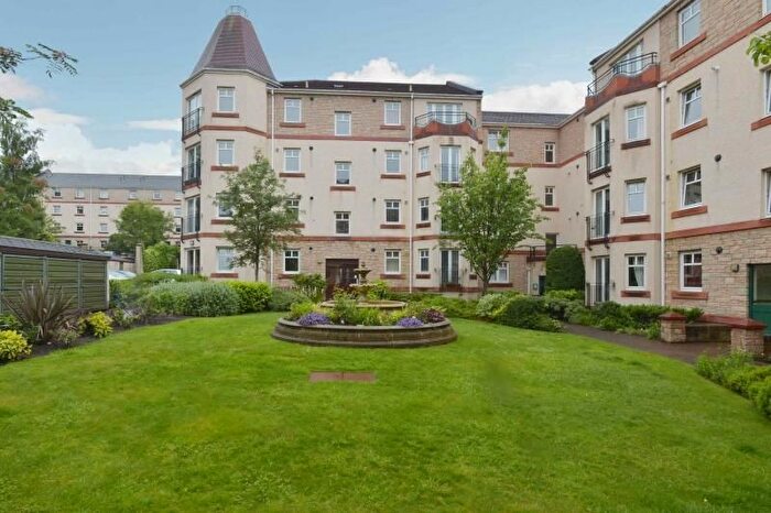 2 Bedroom Flat To Rent In Sinclair Gardens, Gorgie, Edinburgh, EH11