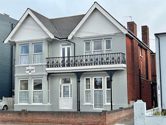2 Bedroom Flat For Sale In Carnarvon Road, Clacton On Sea, Essex, CO15
