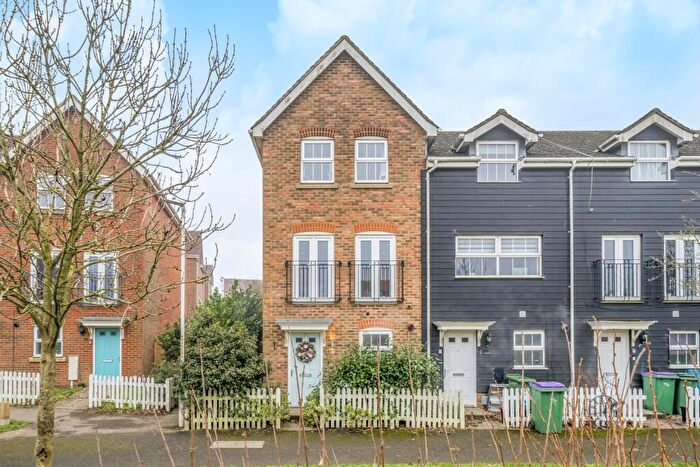 3 Bedroom End Of Terrace House For Sale In Atkinson Road, Hawkinge, CT18