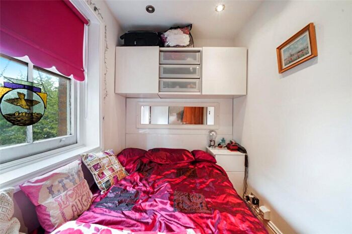 1 Bedroom Apartment For Sale In Camden Road, London, N7