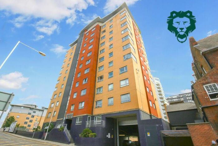 2 Bedroom Flat To Rent In Spectrum Tower, - Hainault Street, Ilford, IG1
