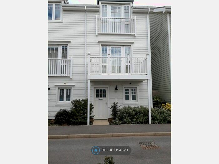 3 Bedroom Semi-Detached House To Rent In Maine Street, Reading, RG2