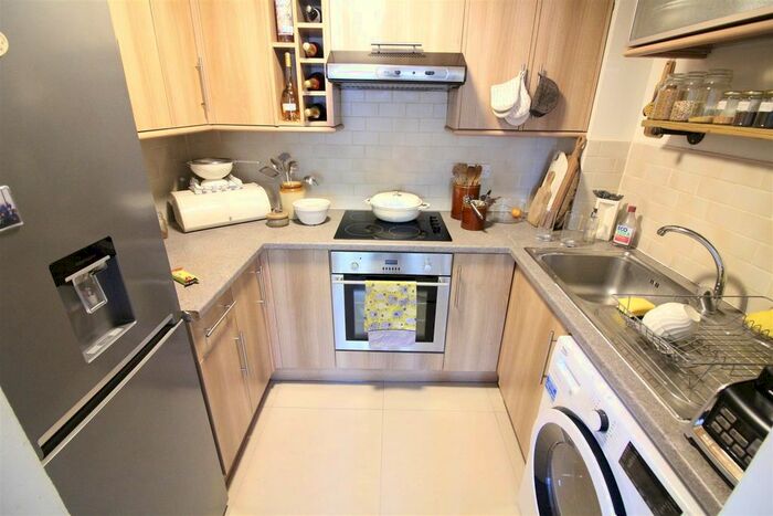 1 Bedroom Flat To Rent In Heathcote Road, Twickenham, TW1