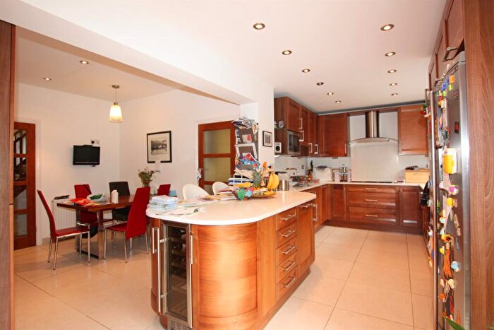 4 Bedroom House To Rent In Vaughan Avenue, Hendon, NW4