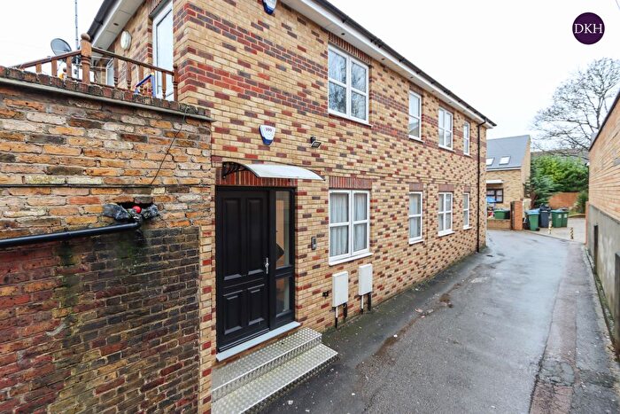 2 Bedroom Flat To Rent In St. Albans Road, Watford, Hertfordshire, WD17