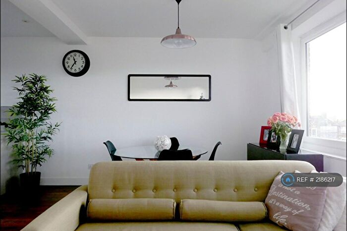 3 Bedroom Flat To Rent In Madron Street, London, SE17