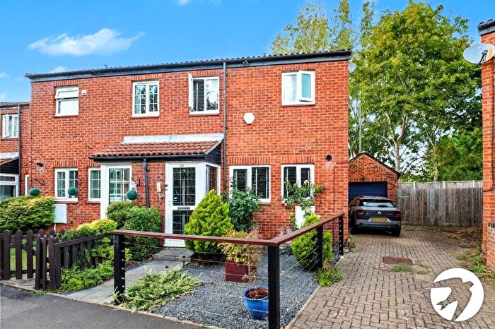 3 Bedroom End Terrace House For Sale In Grange Crescent, London, SE28