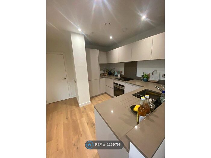 2 Bedroom Flat To Rent In Lotus House, London, E14