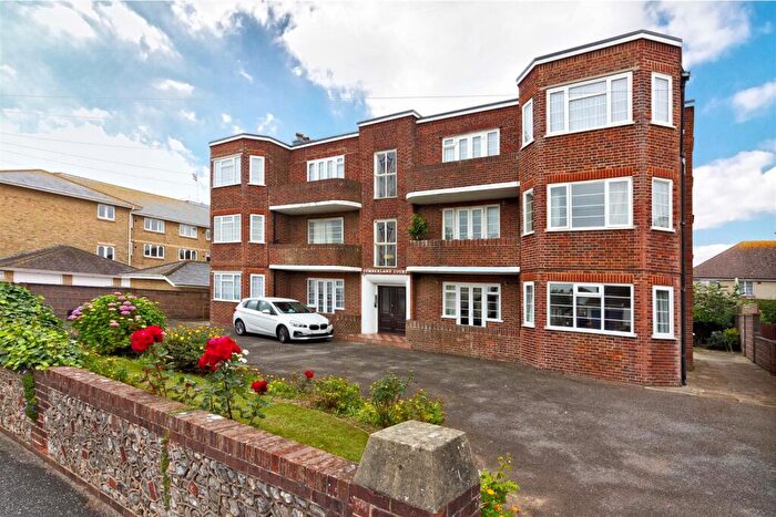 3 Bedroom Flat To Rent In Cumberland Court, Wallace Avenue, Worthing, BN11