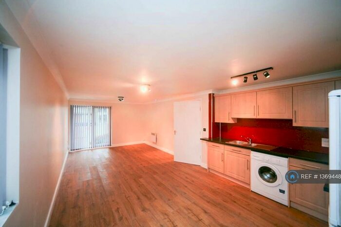 2 Bedroom Flat To Rent In Lockwood Place, London, E4