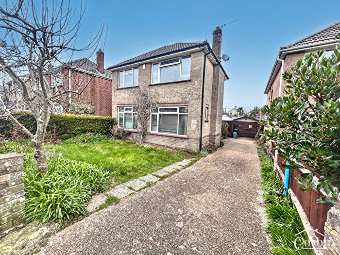 3 Bedroom Detached House For Sale In Hood Crescent, Bournemouth, BH10