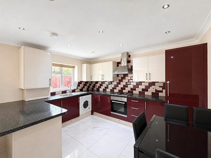 4 Bedroom Semi Detached Bungalow To Rent In Worthing Road, Heston, TW5