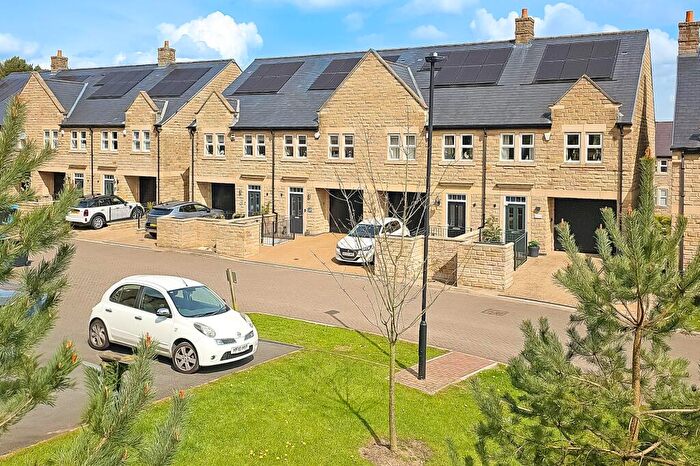 4 Bedroom Town House For Sale In Beech Close, Harrogate, HG2