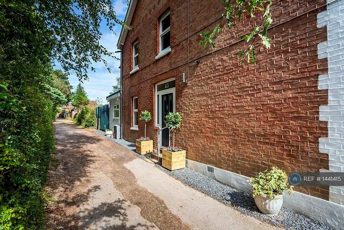 2 Bedroom Semi-Detached House To Rent In Sandbanks Road, Poole, BH14