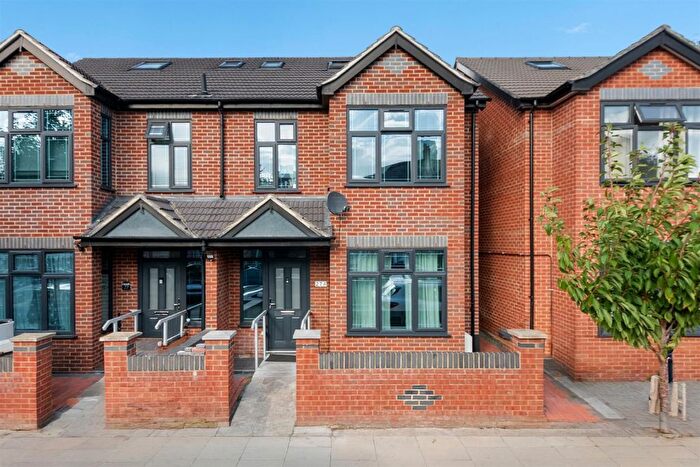 4 Bedroom Semi-Detached House For Sale In Church Avenue, Southall, UB2