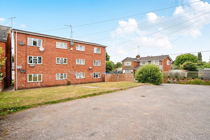 2 Bedroom Flat For Sale In Old Road, Tiverton, Devon, EX16