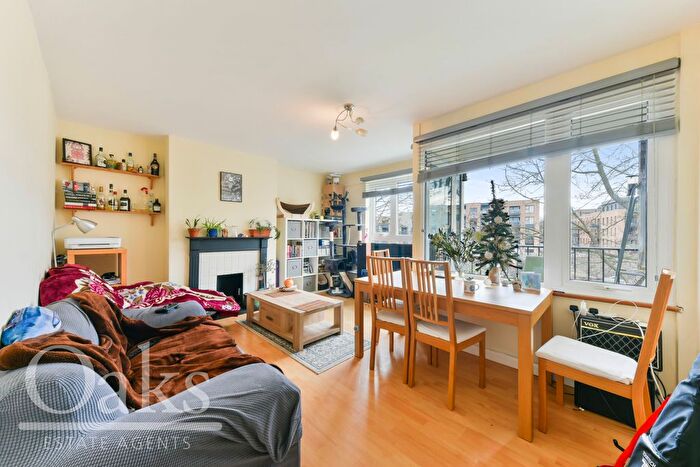 3 Bedroom Flat To Rent In Clarence Crescent, London, SW4