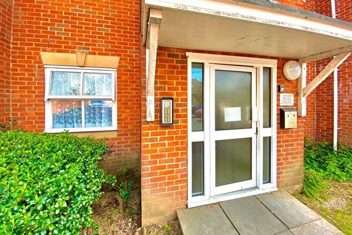 1 Bedroom Flat To Rent In Botham Drive, Slough, SL1