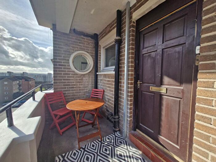 3 Bedroom Flat To Rent In Thornwood Drive, Thornwood, G11