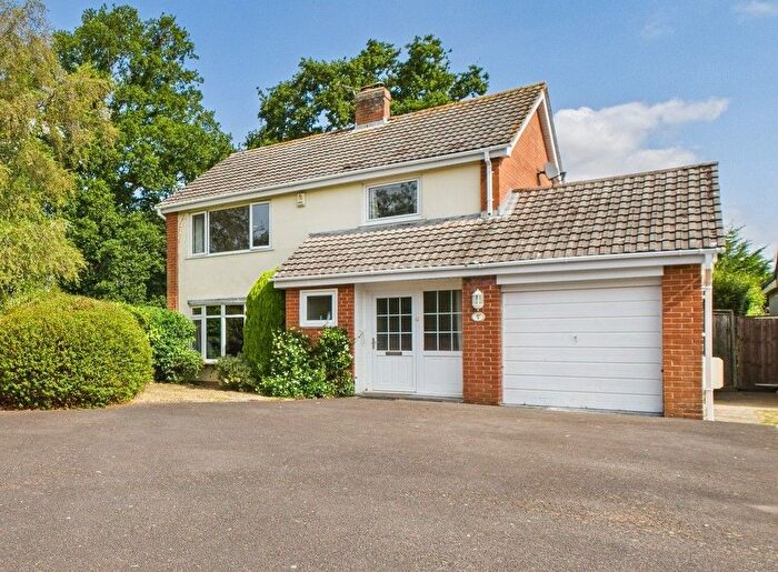 4 Bedroom Detached House For Sale In Rosary Drive, Bridgwater, TA6