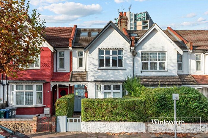 5 Bedroom Terraced House For Sale In Rosemont Avenue, North Finchley, London, N12