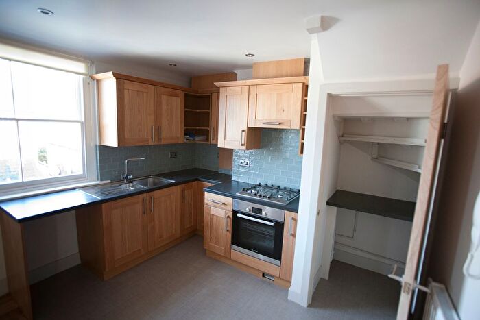 1 Bedroom Flat To Rent In - High Street, Wimborne, BH21
