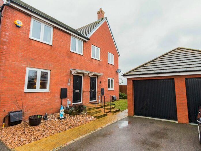 3 Bedroom Semi-Detached House To Rent In Chimney Crescent, Irthlingborough, Wellingborough, NN9