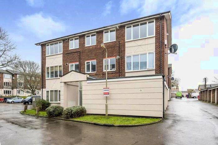 2 Bedroom Apartment To Rent In Lizmans Court, Oxford, OX4