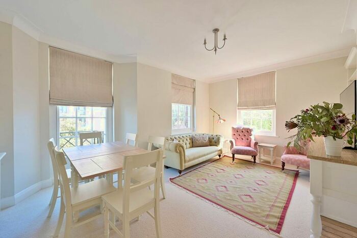 3 Bedroom Flat To Rent In Putney Hill, Putney, London, SW15