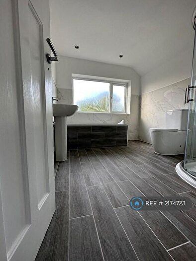 4 Bedroom Semi-Detached House To Rent In Green Street, Enfield, EN3