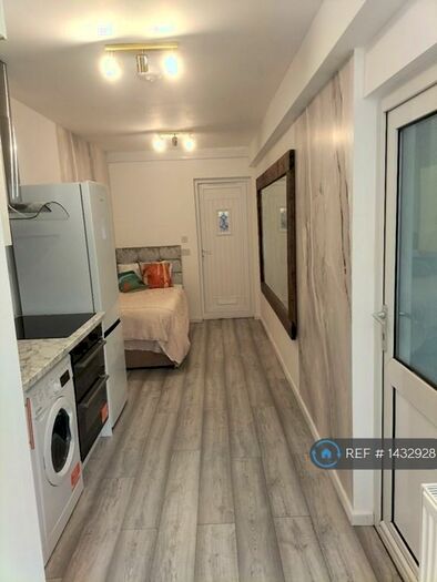 Studio To Rent In Bourne Road, Cambridge, CB4