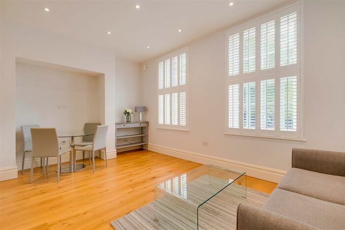 2 Bedroom Flat To Rent In Chiswick High Road, London, W4