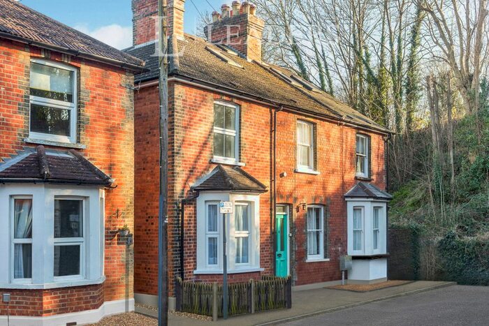 2 Bedroom Semi-Detached House To Rent In Linden Road, Guildford, GU1