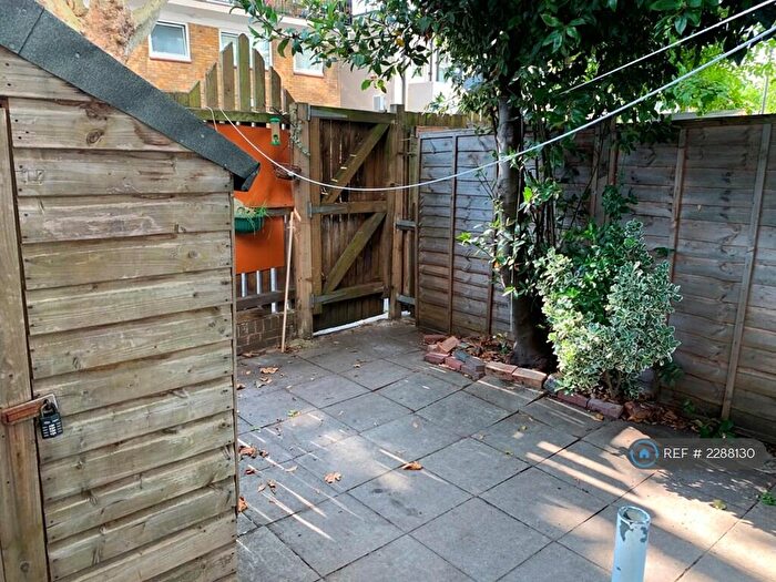 3 Bedroom Maisonette To Rent In Howcroft House, London, E3