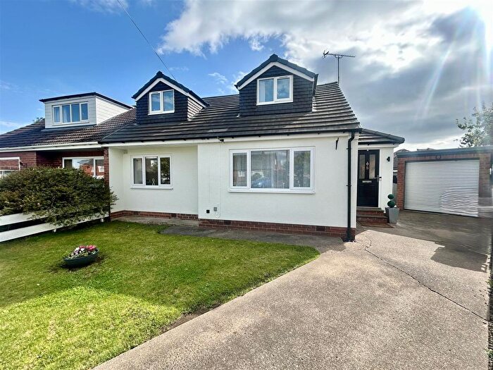 3 Bedroom Semi-detached Bungalow For Sale In Lyndhurst View, Scholes, Leeds, LS15