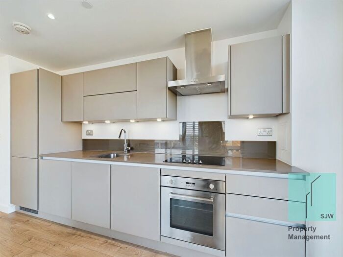 2 Bedroom Flat To Rent In Great Eastern Road, Stratosphere Tower, E15
