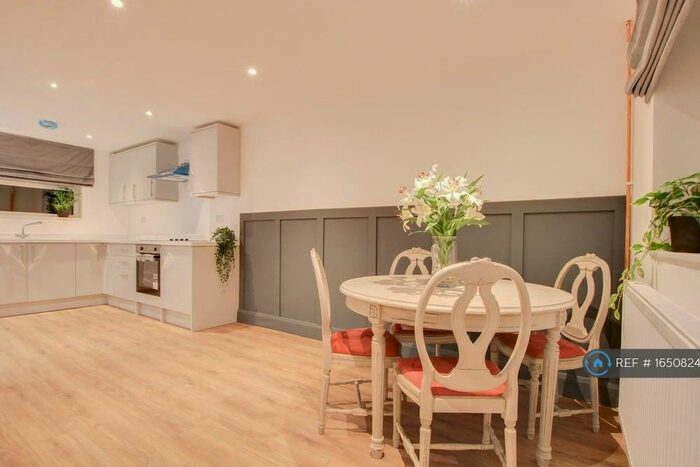 5 Bedroom End Of Terrace House To Rent In Chevers Pawen, Basildon, SS13
